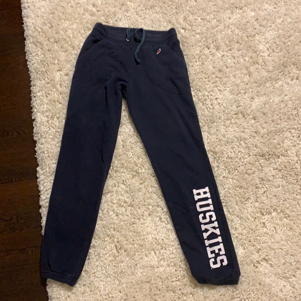 I’m selling navy blue sweatpants that say huskies!